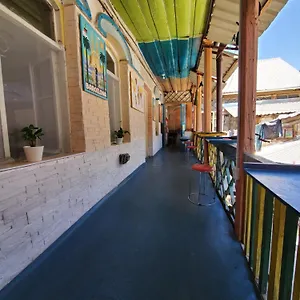 Hostal El, Tiflis